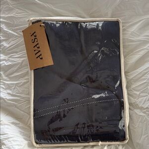 Avasa luxury Belgian line duvet cover with saddle stitching.